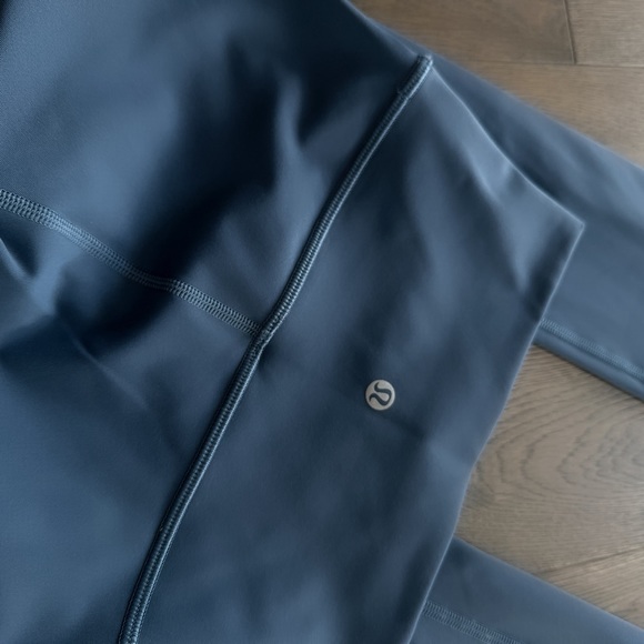 🐳 Lululemon Align Cropped Leggings Size 2 Blue - Picture 3 of 5